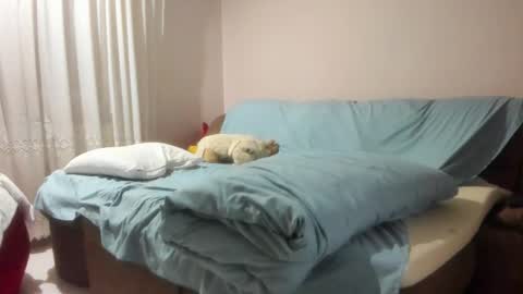 Issabelle online show from December 14, 2025, 5:35 am