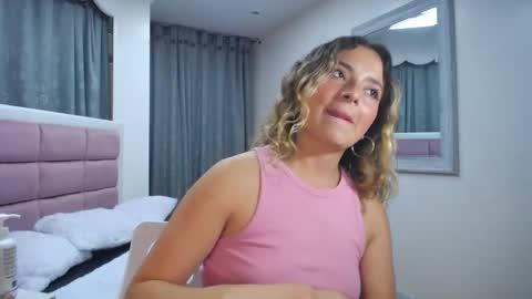 issadorajames online show from December 26, 2024, 9:37 pm