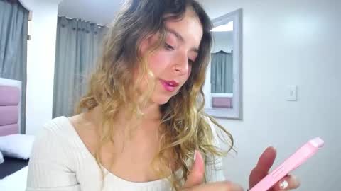 Snapshot of issadorajames chatting on January 13, 2025, 6:27 pm issadorajames online show from January 13, 2025, 6:27 pm