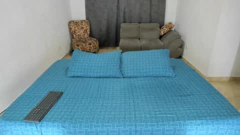 Snapshot of issalovexxx chatting on January 9, 2025, 5:34 am Isabella online show from January 9, 2025, 5:34 am