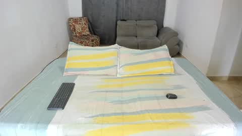 Snapshot of issalovexxx chatting on February 3, 2025, 5:29 am Isabella online show from February 3, 2025, 5:29 am