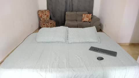 Snapshot of issalovexxx chatting on February 9, 2025, 5:19 am Isabella online show from February 9, 2025, 5:19 am