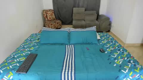 Snapshot of issalovexxx chatting on February 22, 2025, 5:23 am Isabella online show from February 22, 2025, 5:23 am