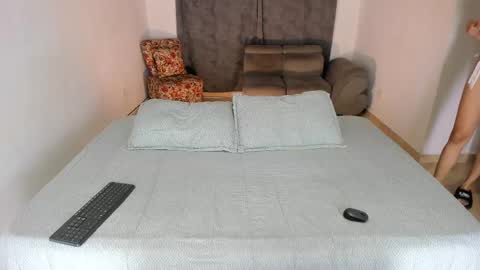 Snapshot of issalovexxx chatting on March 11, 2025, 6:00 am Isabella online show from March 11, 2025, 6:00 am