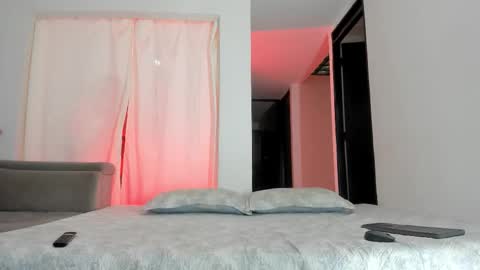 Snapshot of issalovexxx chatting on February 15, 2026, 6:37 pm Isabella online show from February 15, 2026, 6:37 pm