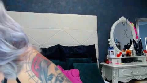 IssaSmyth online show from December 3, 2024, 8:05 am