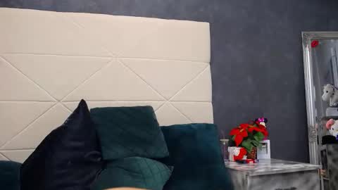 IssaSmyth online show from April 8, 2026, 7:19 am