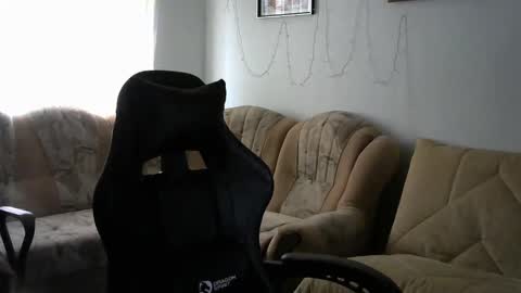 IsXLoves online show from February 5, 2025, 10:51 am