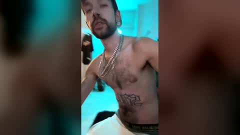 Snapshot of italian_stallionxo chatting on May 18, 2026, 2:40 am Italian Stallion online show from May 18, 2026, 2:40 am