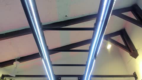 Italo Moore online show from November 20, 2025, 11:21 am