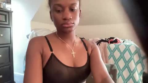 Snapshot of its5iveam chatting on November 10, 2025, 1:54 pm 5ive AM online show from November 10, 2025, 1:54 pm