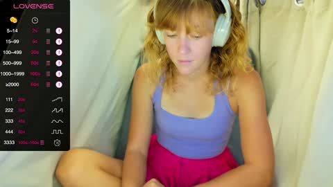 Snapshot of its_lily chatting on October 25, 2025, 8:14 pm Lily online show from October 25, 2025, 8:14 pm