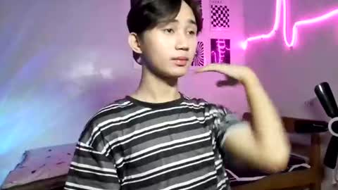 Snapshot of its_saya chatting on August 2, 2026, 4:22 am its_saya online show from August 2, 2026, 4:22 am