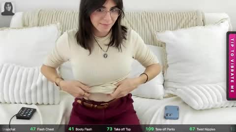 Snapshot of itschloelaurent chatting on May 22, 2026, 7:52 pm itschloelaurent online show from May 22, 2026, 7:52 pm