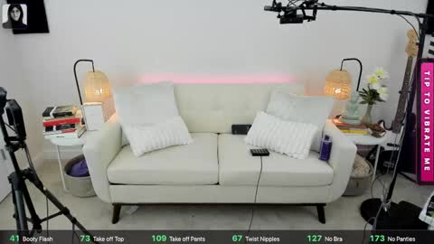 Snapshot of itschloelaurent chatting on May 24, 2026, 3:39 pm itschloelaurent online show from May 24, 2026, 3:39 pm