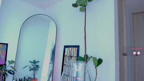 Snapshot of itslau_ chatting on February 16, 2025, 6:21 pm lau online show from February 16, 2025, 6:21 pm