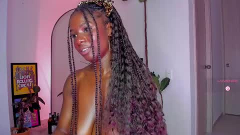 Snapshot of itslau_ chatting on March 5, 2025, 10:00 am lau online show from March 5, 2025, 10:00 am