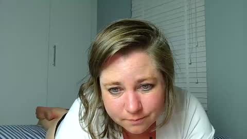 Snapshot of itsmejade_x chatting on November 2, 2025, 10:12 pm Jade online show from November 2, 2025, 10:12 pm