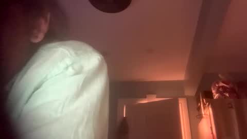 itsmerivo online show from April 15, 2026, 4:41 am