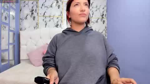 Itsuki N online show from December 20, 2025, 1:29 pm