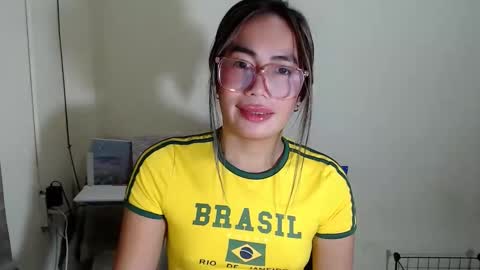 Snapshot of itsurgil_kloeh chatting on December 19, 2025, 7:10 pm itsurgil_kloeh online show from December 19, 2025, 7:10 pm