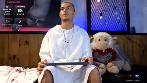 itszairen online show from February 15, 2026, 4:42 am