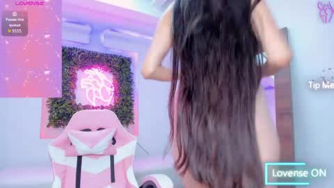 Itzel  online show from April 9, 2026, 2:00 pm