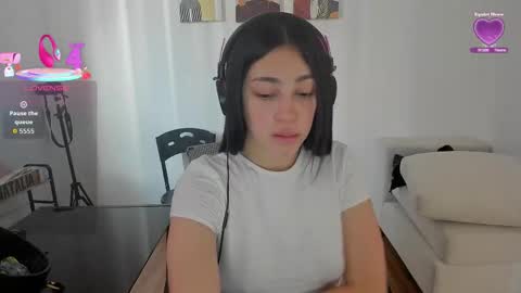 Itziar  online show from November 4, 2025, 4:17 pm