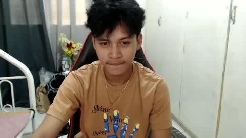 Snapshot of itzme_john chatting on June 21, 2026, 1:52 am itzme_john online show from June 21, 2026, 1:52 am
