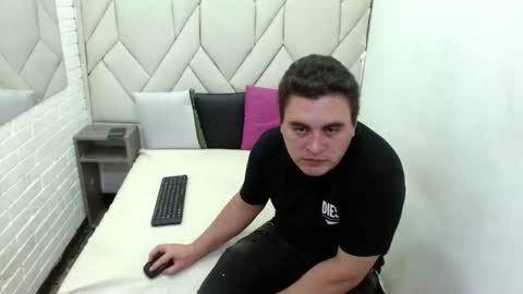 Snapshot of ivan_sexyx chatting on December 18, 2024, 8:09 am Ivan M online show from December 18, 2024, 8:09 am