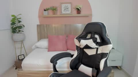 I V E T T E online show from February 3, 2026, 12:21 pm