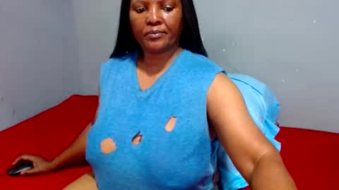 Snapshot of ivorytits48 chatting on February 5, 2025, 5:20 am IVORYTITS48 online show from February 5, 2025, 5:20 am