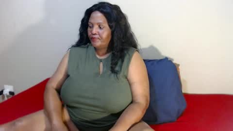 Snapshot of ivorytits48 chatting on June 19, 2026, 7:17 pm IVORYTITS48 online show from June 19, 2026, 7:17 pm