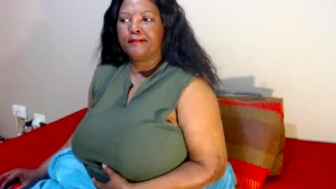 Snapshot of ivorytits48 chatting on July 4, 2026, 6:30 am IVORYTITS48 online show from July 4, 2026, 6:30 am