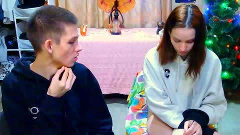 Ivy and Lester online show from December 8, 2024, 4:07 pm