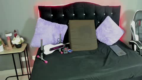 Ivy Heat online show from April 11, 2026, 2:05 am