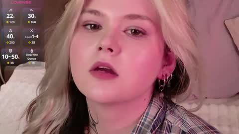 Snapshot of ivy_marlowe chatting on May 1, 2026, 2:32 pm Ivy online show from May 1, 2026, 2:32 pm