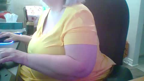 Snapshot of ivyjane3522 chatting on April 27, 2026, 3:54 pm ivyjane3522 online show from April 27, 2026, 3:54 pm