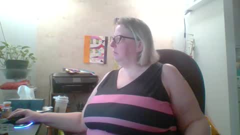 Snapshot of ivyjane3522 chatting on May 1, 2026, 1:37 pm ivyjane3522 online show from May 1, 2026, 1:37 pm