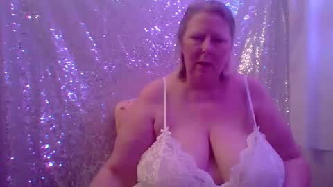 Snapshot of ivyjane3522 chatting on May 2, 2026, 2:27 am ivyjane3522 online show from May 2, 2026, 2:27 am