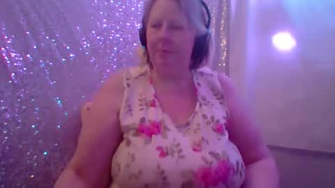 Snapshot of ivyjane3522 chatting on May 3, 2026, 2:06 am ivyjane3522 online show from May 3, 2026, 2:06 am