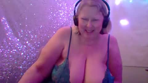 Snapshot of ivyjane3522 chatting on May 9, 2026, 5:23 am ivyjane3522 online show from May 9, 2026, 5:23 am