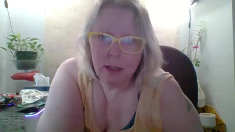 Snapshot of ivyjane3522 chatting on May 11, 2026, 2:23 pm ivyjane3522 online show from May 11, 2026, 2:23 pm