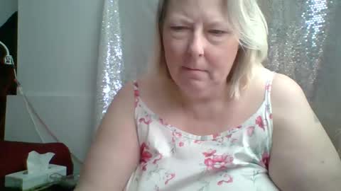 Snapshot of ivyjane3522 chatting on May 12, 2026, 2:14 pm ivyjane3522 online show from May 12, 2026, 2:14 pm