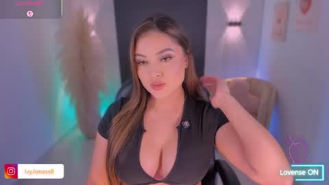 Snapshot of ivyjonesx chatting on June 12, 2026, 5:34 pm Ivy online show from June 12, 2026, 5:34 pm