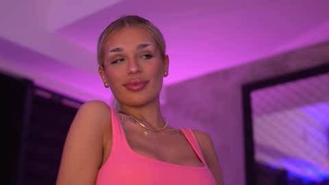 Snapshot of ivyrowa chatting on November 7, 2025, 6:52 pm IvyRowa online show from November 7, 2025, 6:52 pm