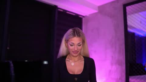 Snapshot of ivyrowa chatting on November 9, 2025, 6:06 pm IvyRowa online show from November 9, 2025, 6:06 pm