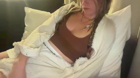 ivysagex online show from December 2, 2025, 3:18 pm