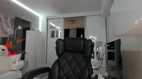 Ivy Belle online show from February 14, 2026, 5:48 am