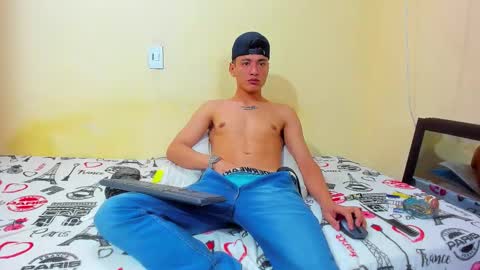 ixchell_dewei online show from October 8, 2025, 5:05 am